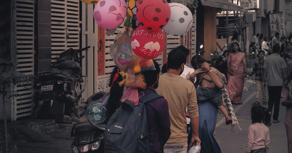 Cómo preparar tu visita a mercadillos con niños y mascotas