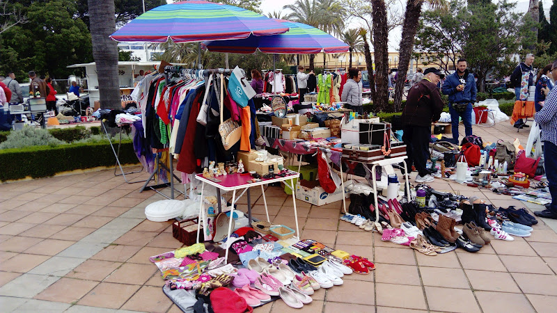 Mercadillo Solidario de La Puntilla en El Puerto de Sta María: Mercadillo semanal