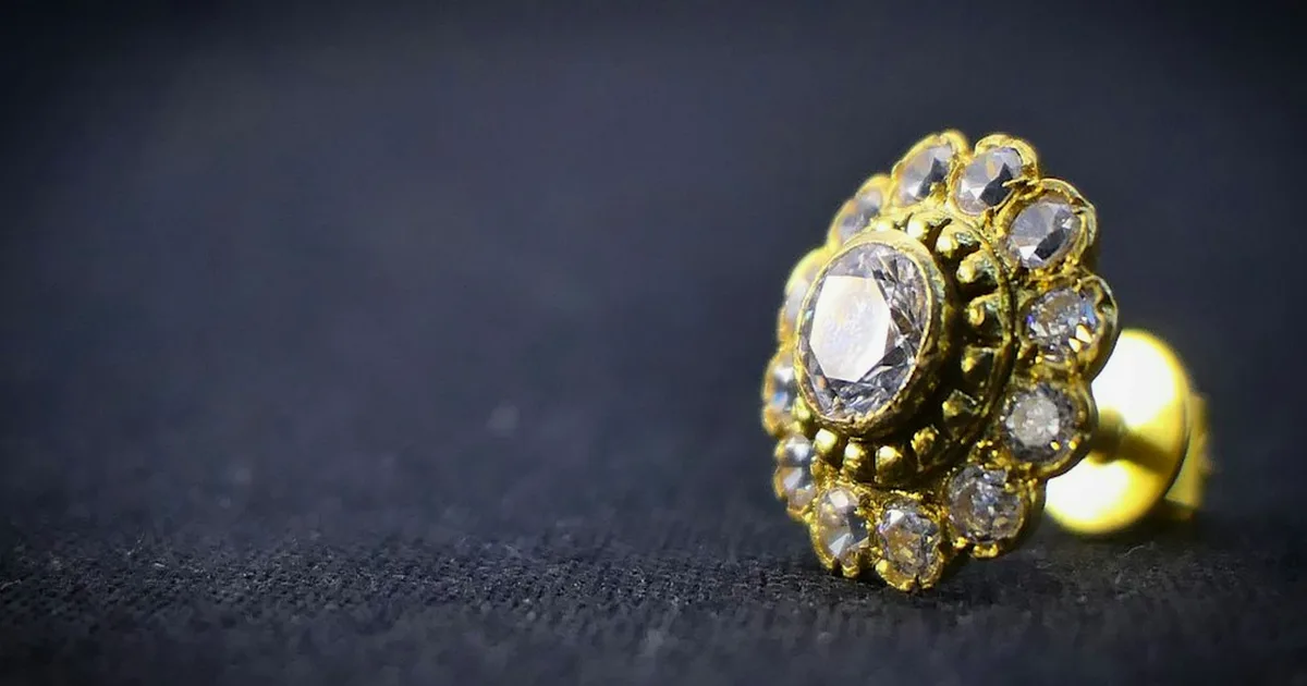 No des un anillo por oro solo porque no se imanta